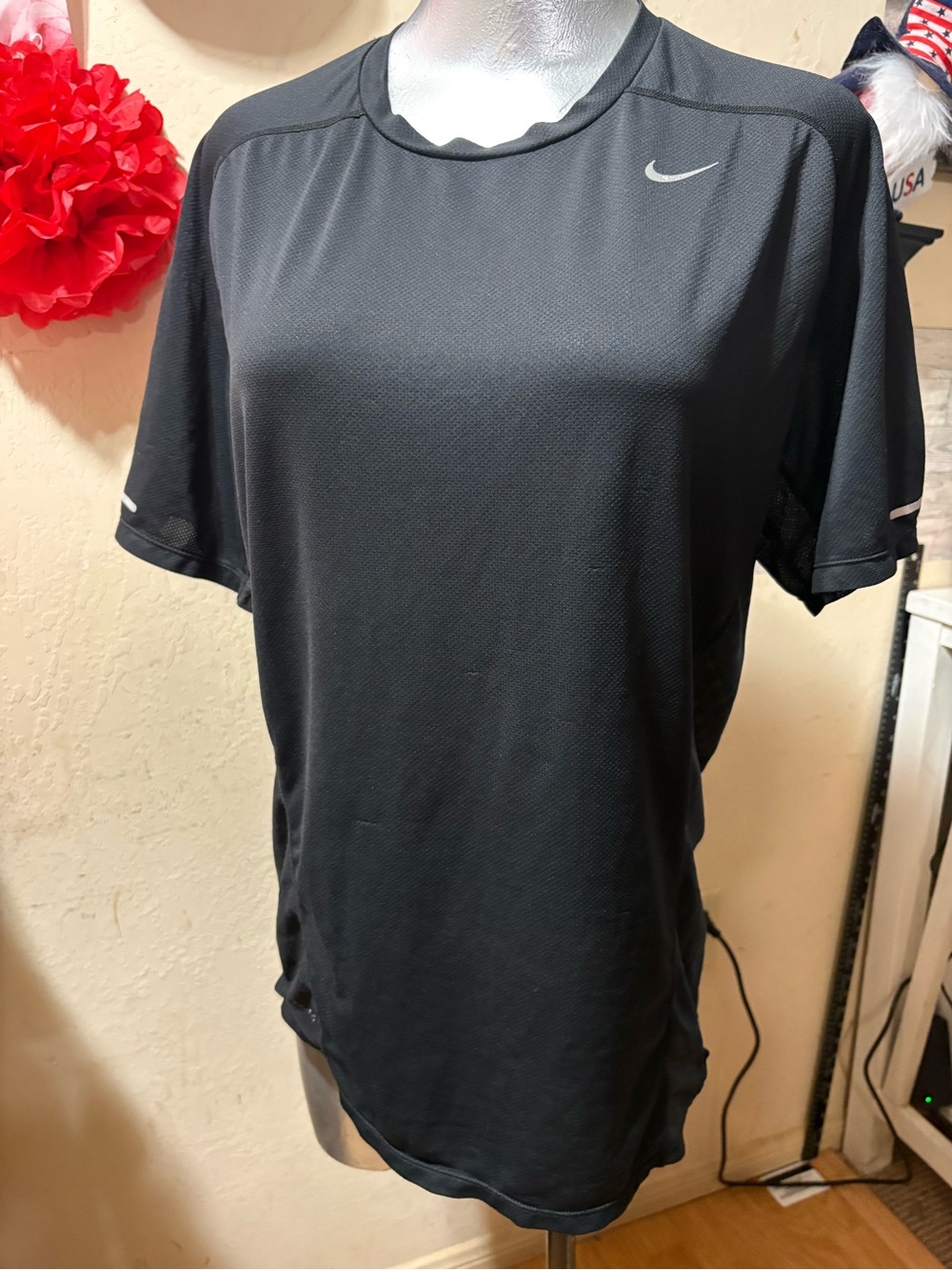 Nike Black Short Sleeve Athletic Tee with Swoosh - Picture 1 of 4